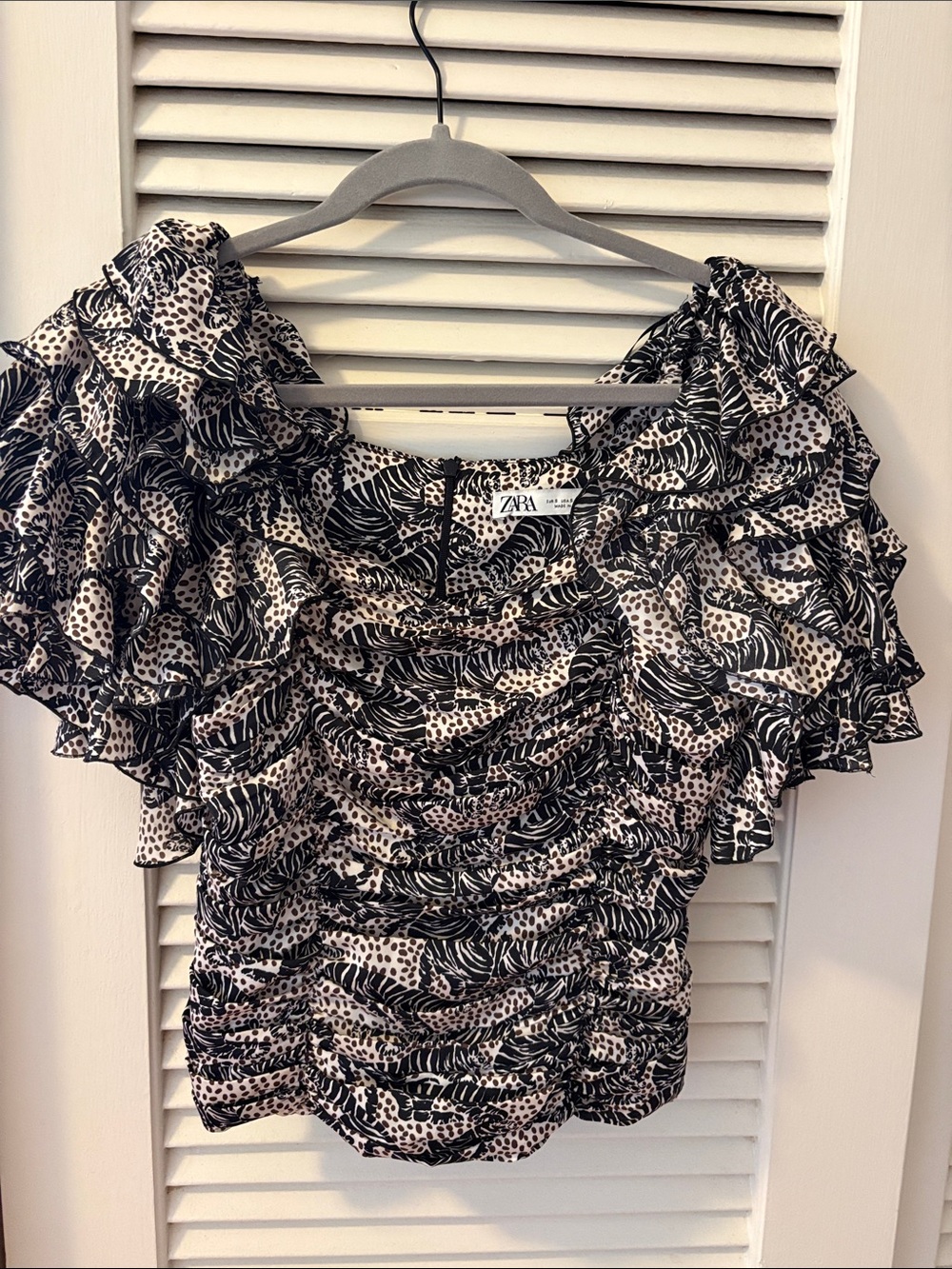 Zara Black and Cream Ruffle-Sleeve Printed Blouse